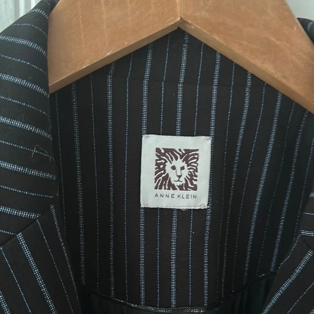 Anne Klein Black and Gray Pinstripe Blazer sz M